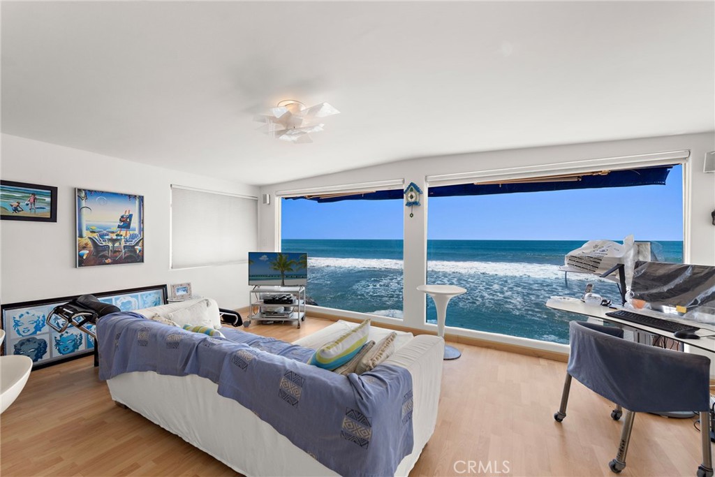 1880 N El Camino Real 2