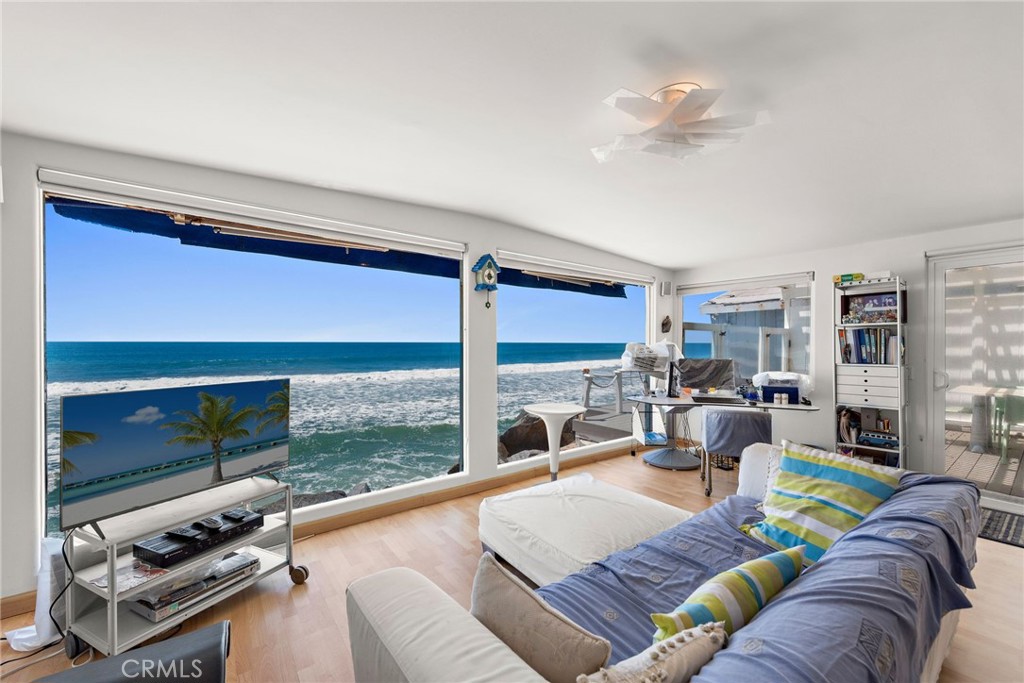 1880 N El Camino Real 2