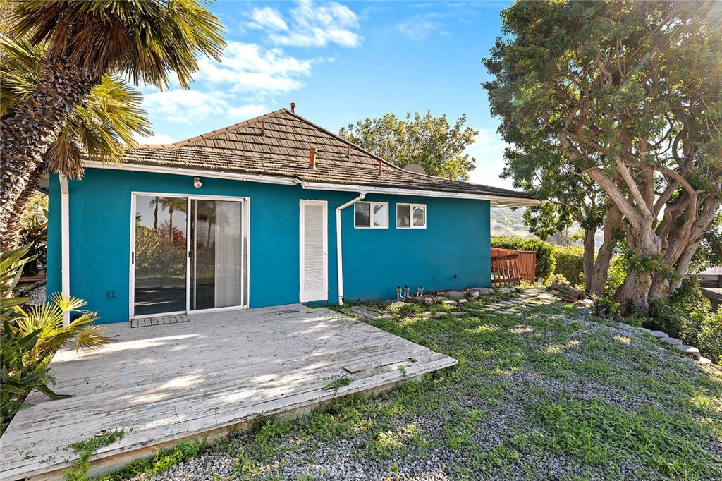 200 Avenida San Carlos