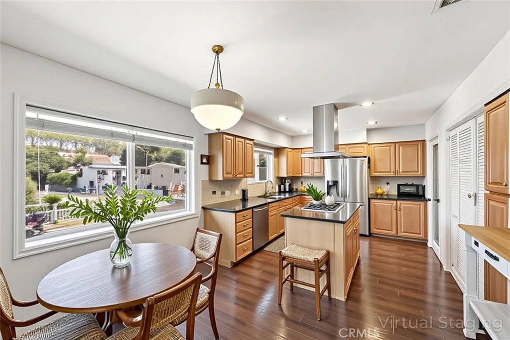 202 Avenida Monterey