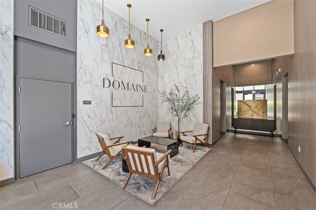 39 S Los Robles Avenue 6020