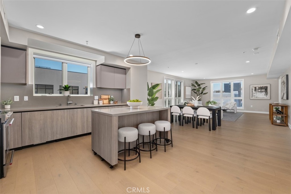 39 S Los Robles Avenue 6020