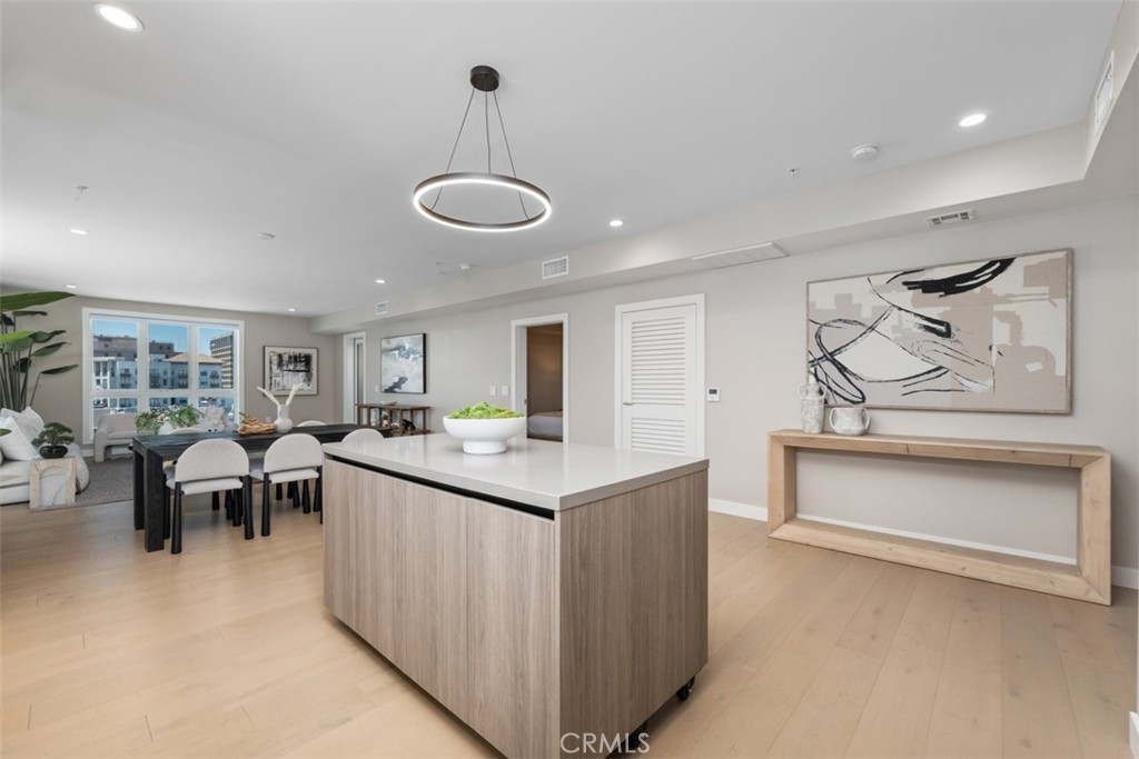 39 S Los Robles Avenue 6020