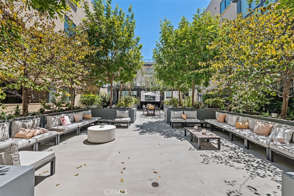 39 S Los Robles Avenue 6020