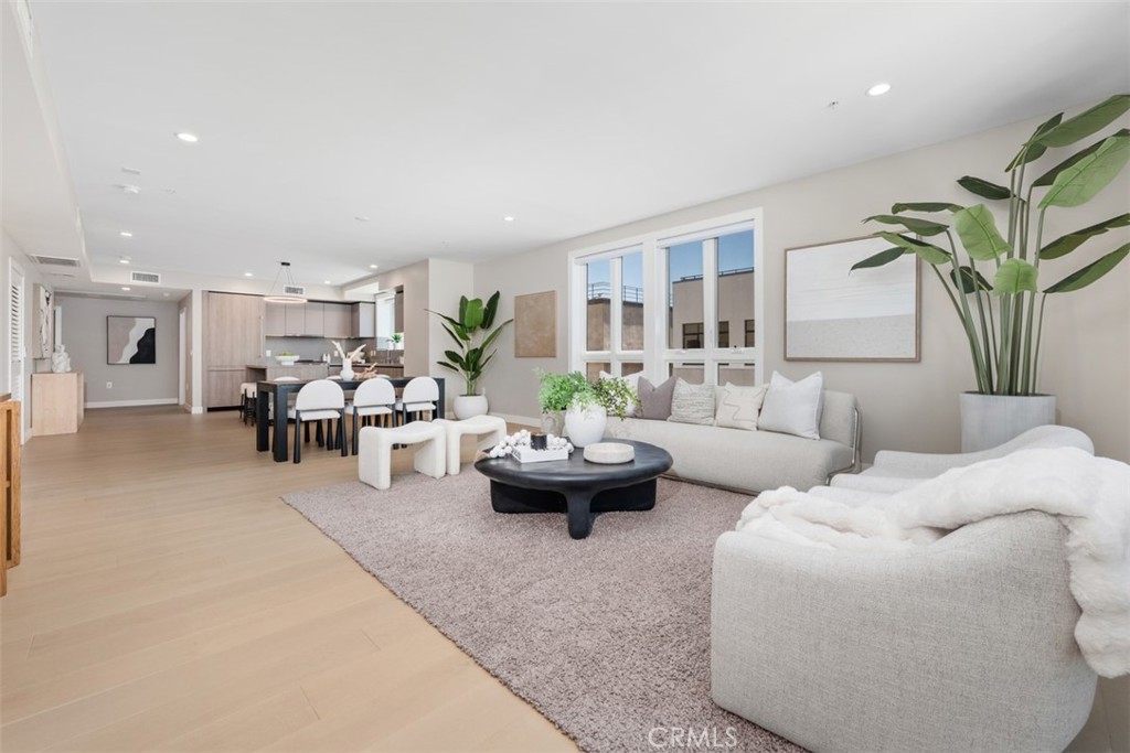 39 S Los Robles Avenue 6020