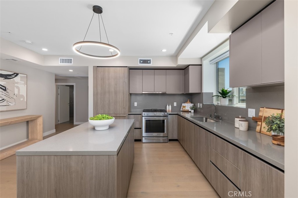 39 S Los Robles Avenue 6020