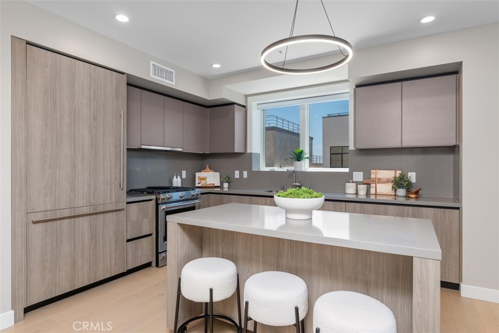 39 S Los Robles Avenue 6020
