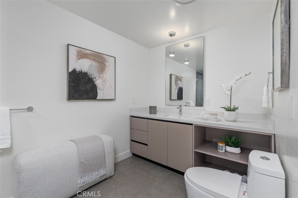39 S Los Robles Avenue 6020