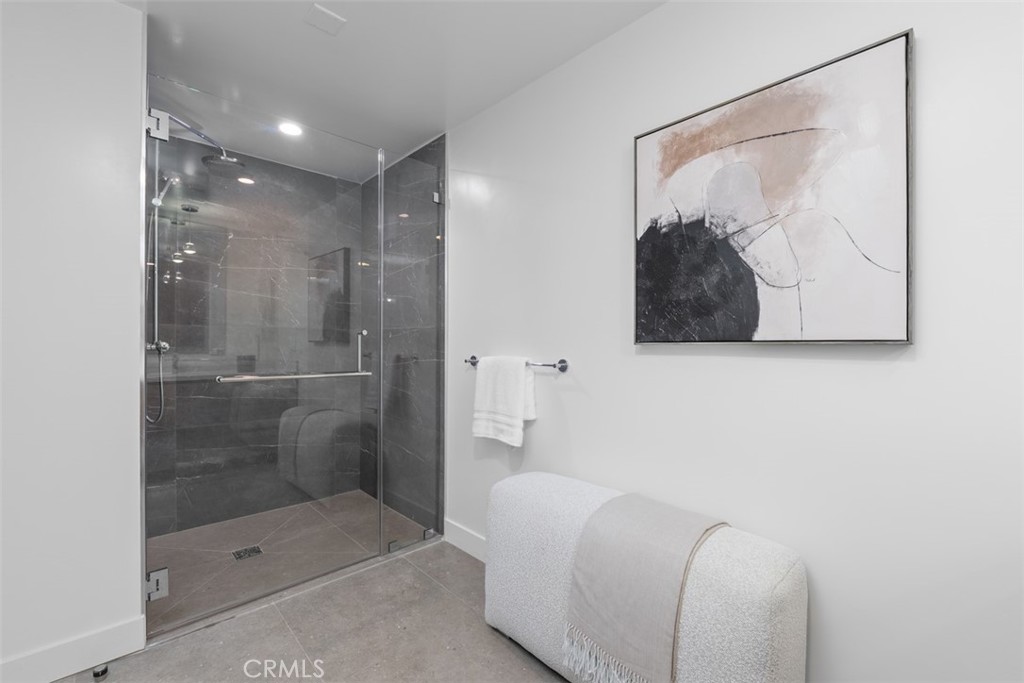 39 S Los Robles Avenue 6020