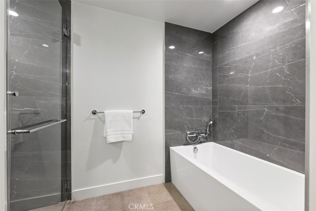 39 S Los Robles Avenue 6020