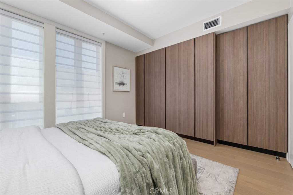 39 S Los Robles Avenue 6020
