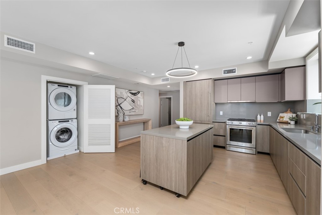 39 S Los Robles Avenue 6020