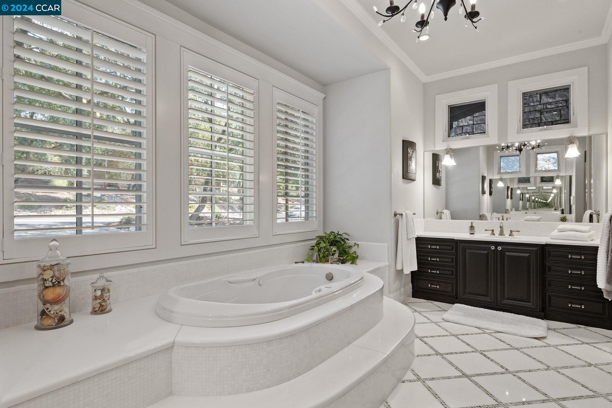 312 Catalpa Ln