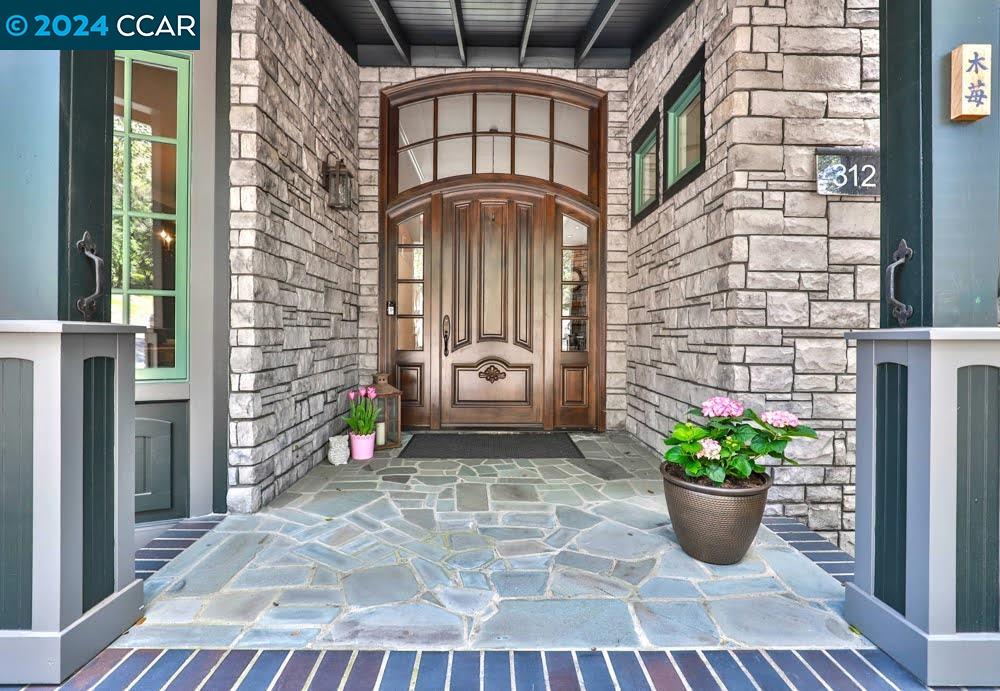 312 Catalpa Ln
