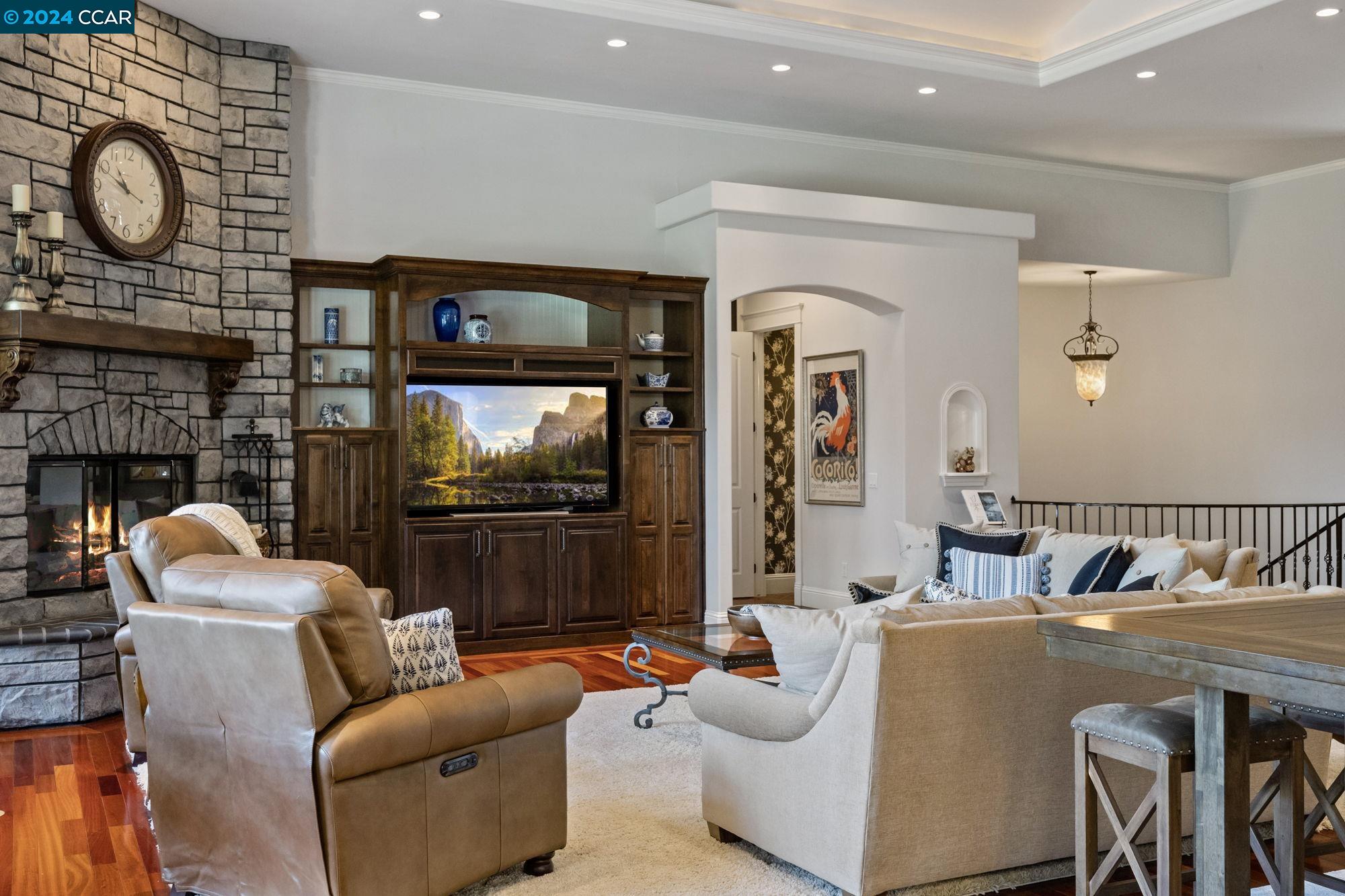 312 Catalpa Ln
