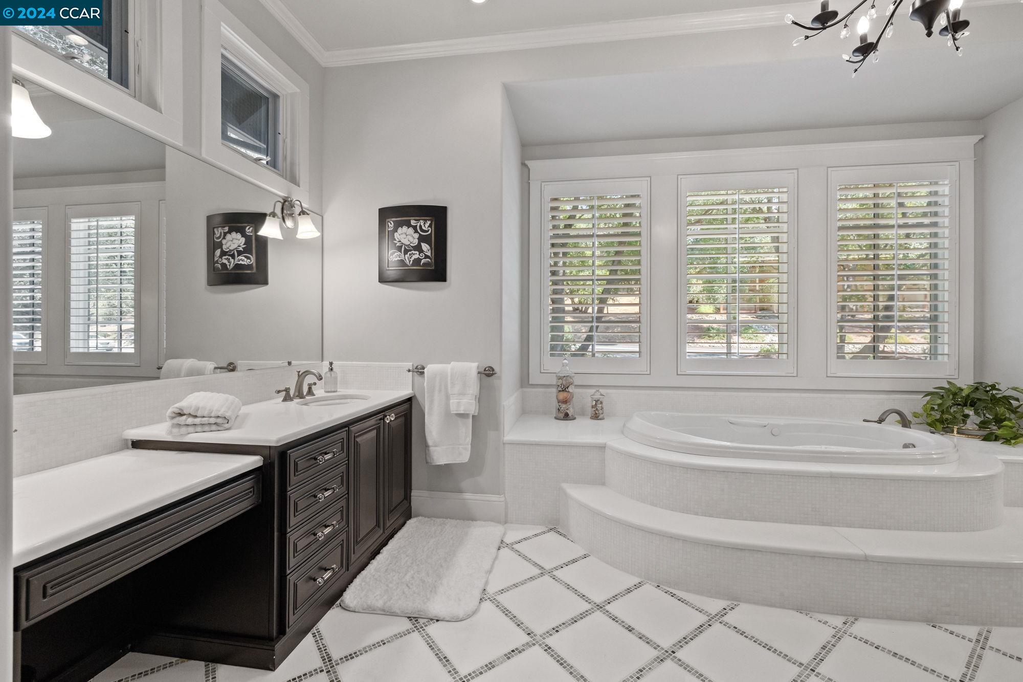 312 Catalpa Ln