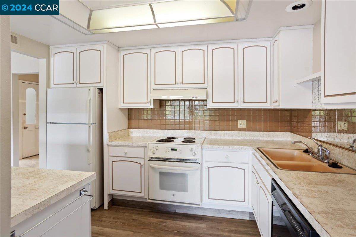 2365 Pine Knoll Dr # 5