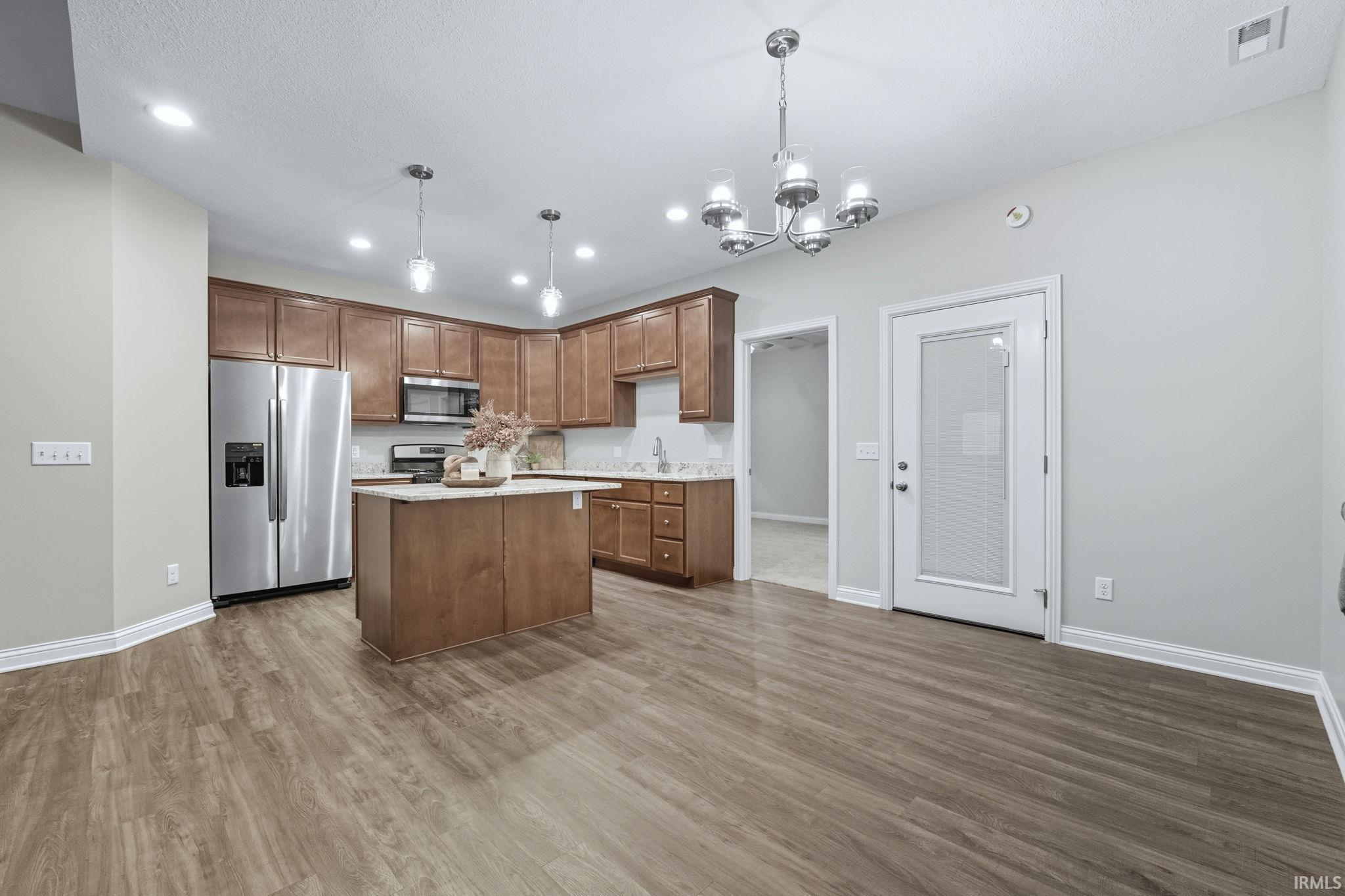 10975 English Street