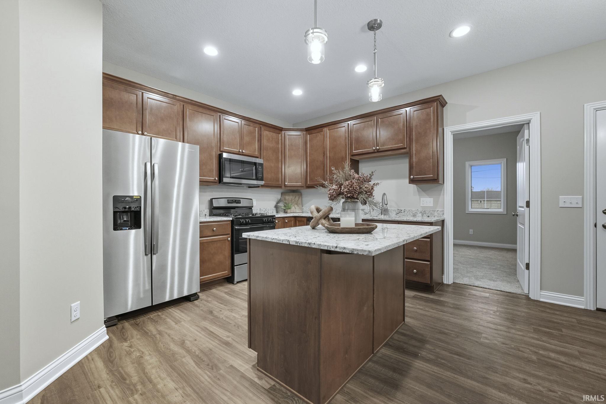 10975 English Street