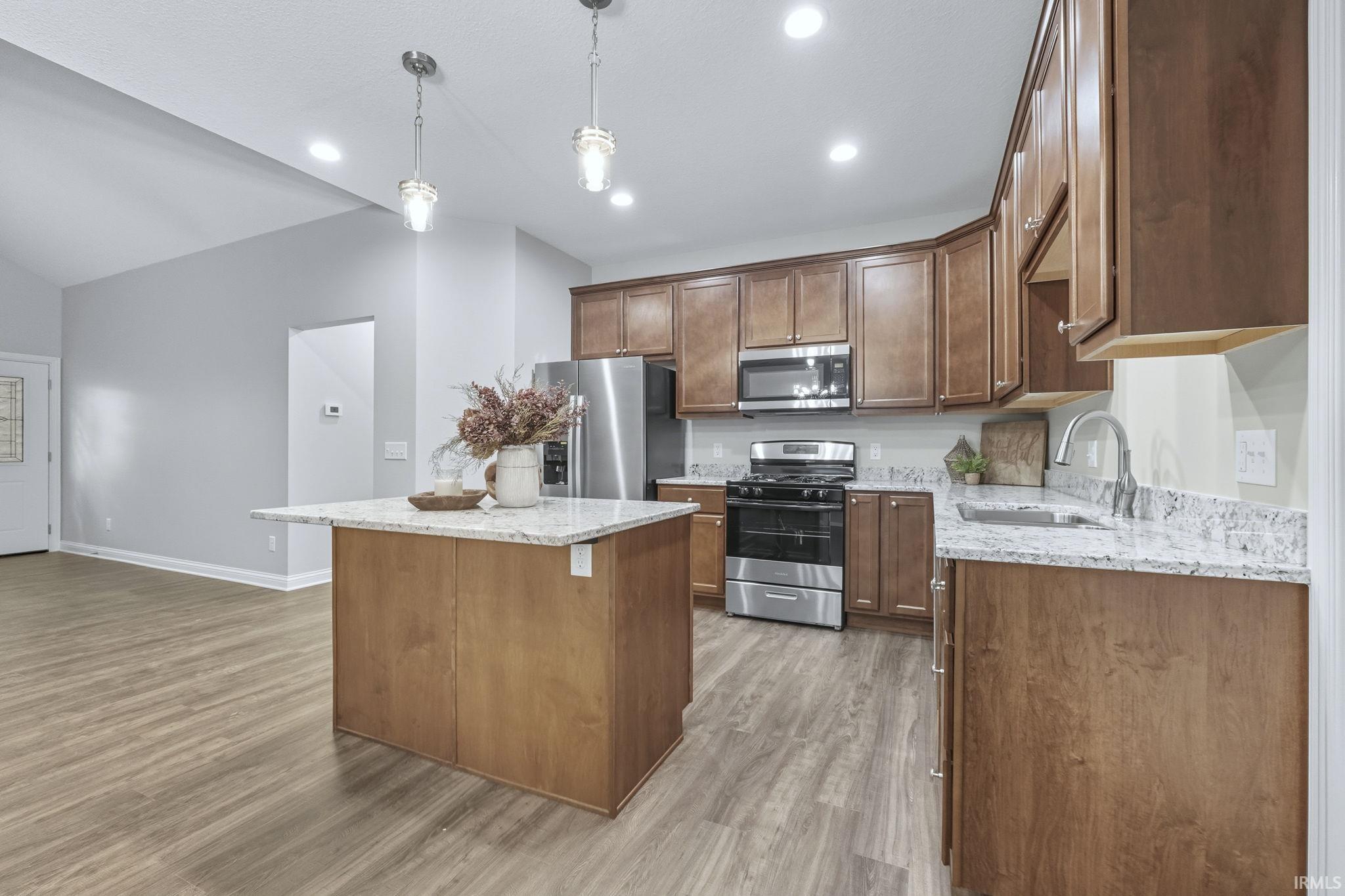 10975 English Street