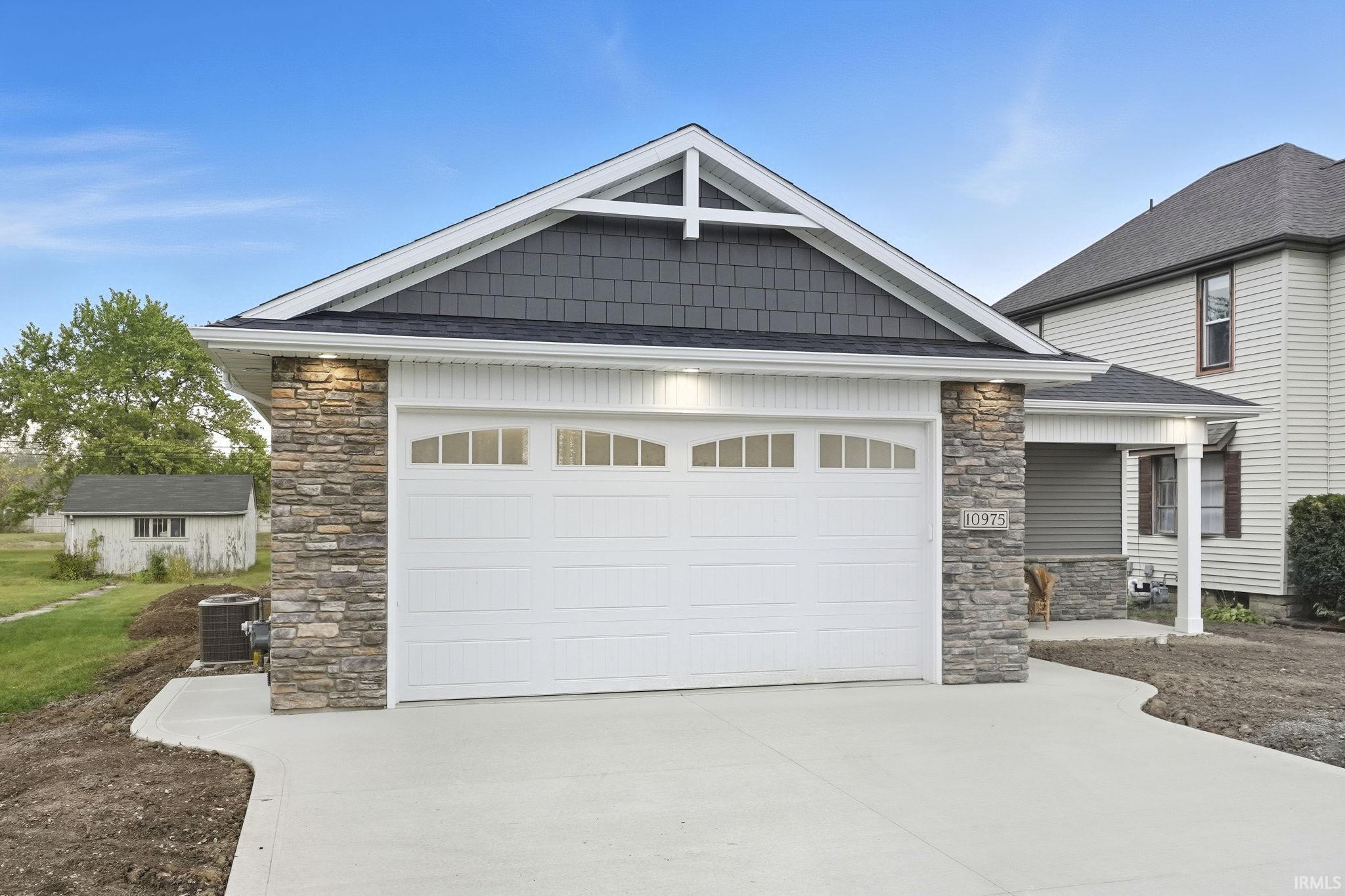 10975 English Street