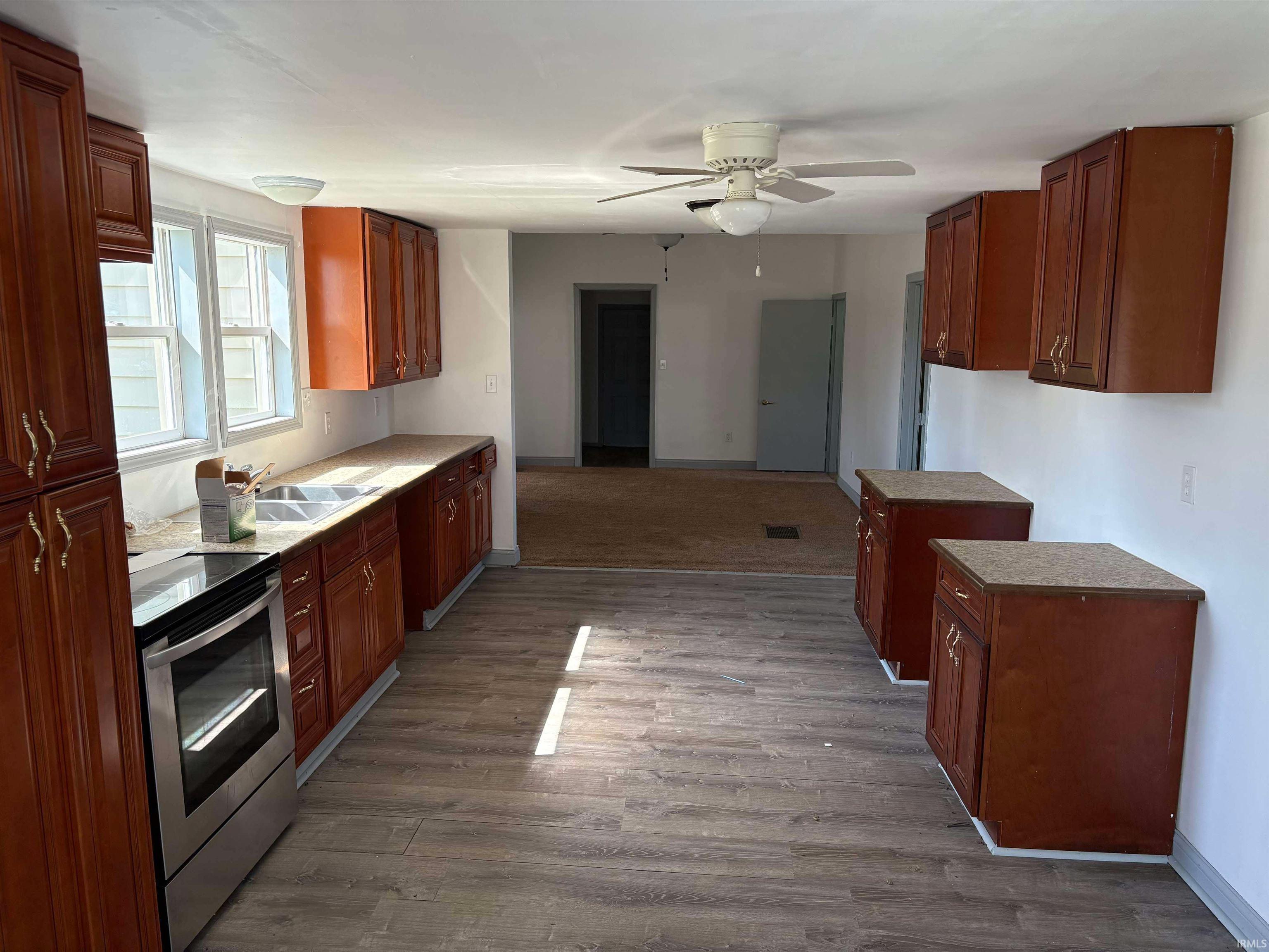 1158 E Summit Street