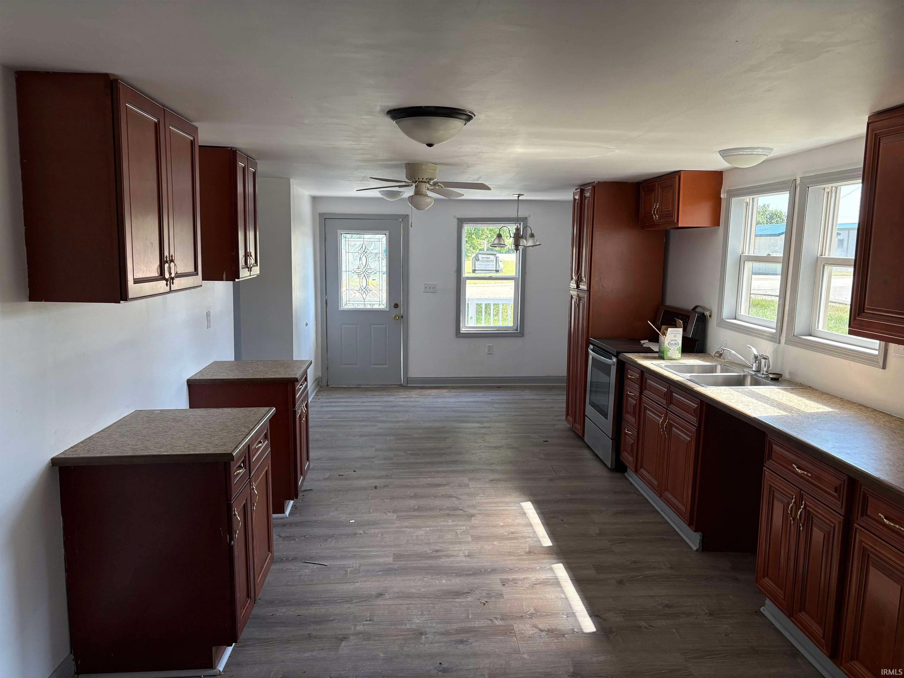 1158 E Summit Street