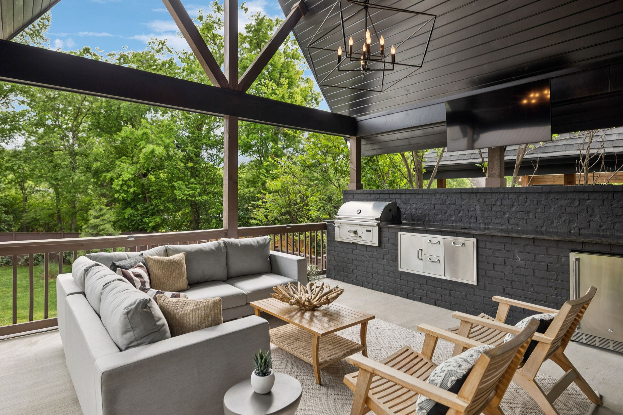1809 Castleman Dr