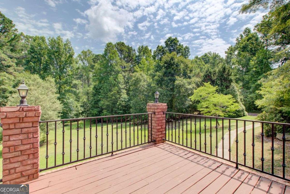 1350 Whitley Road