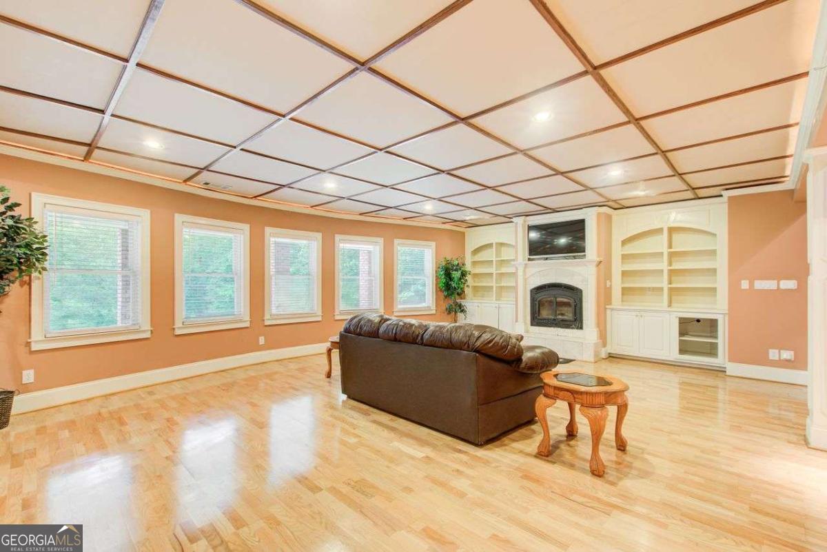 1350 Whitley Road