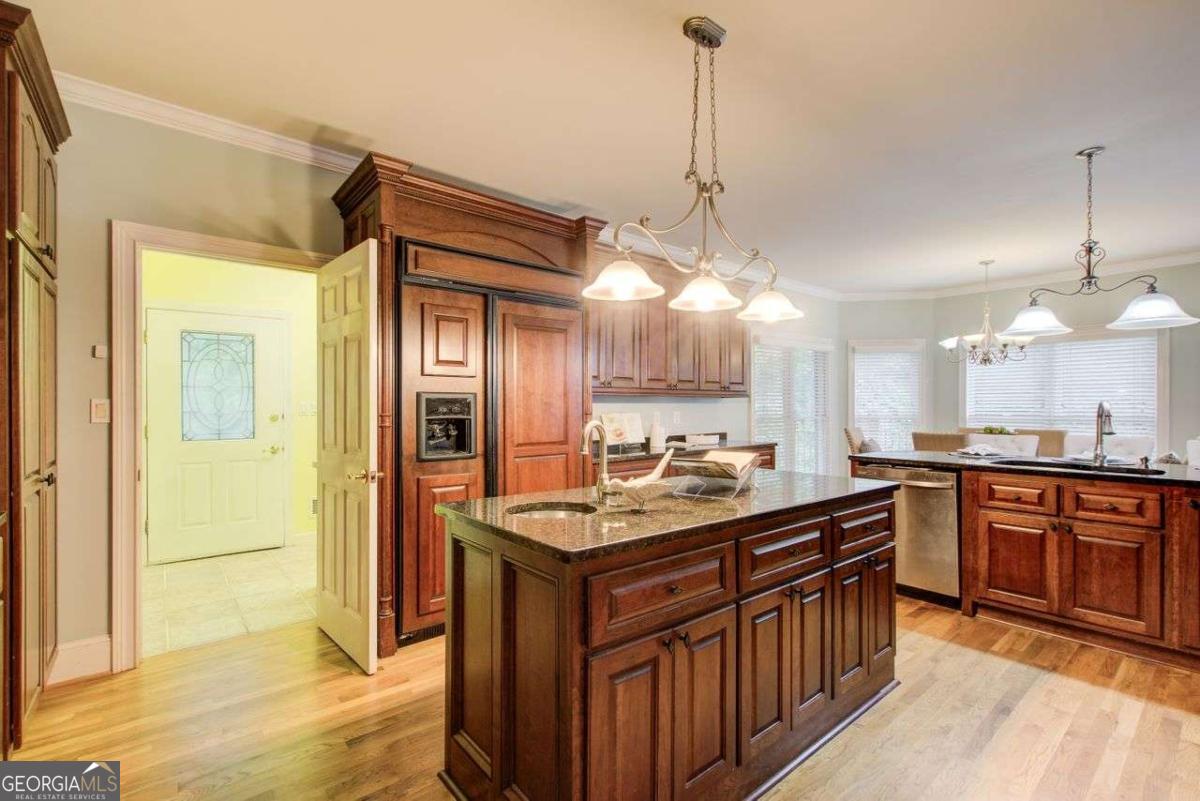1350 Whitley Road