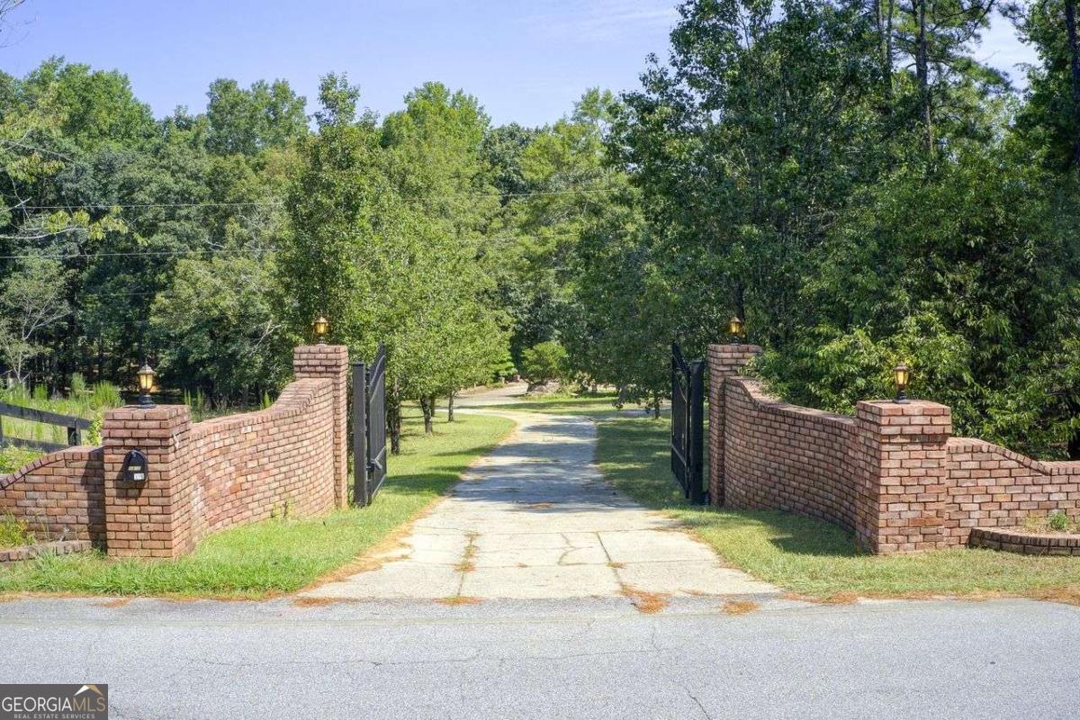 1350 Whitley Road