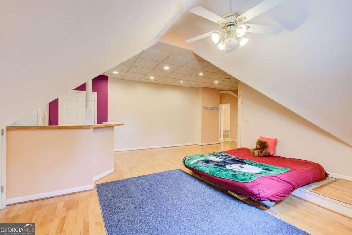 1350 Whitley Road