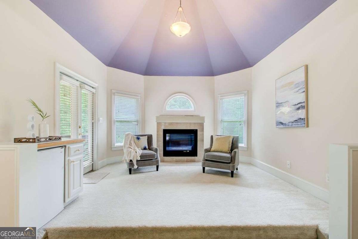 1350 Whitley Road
