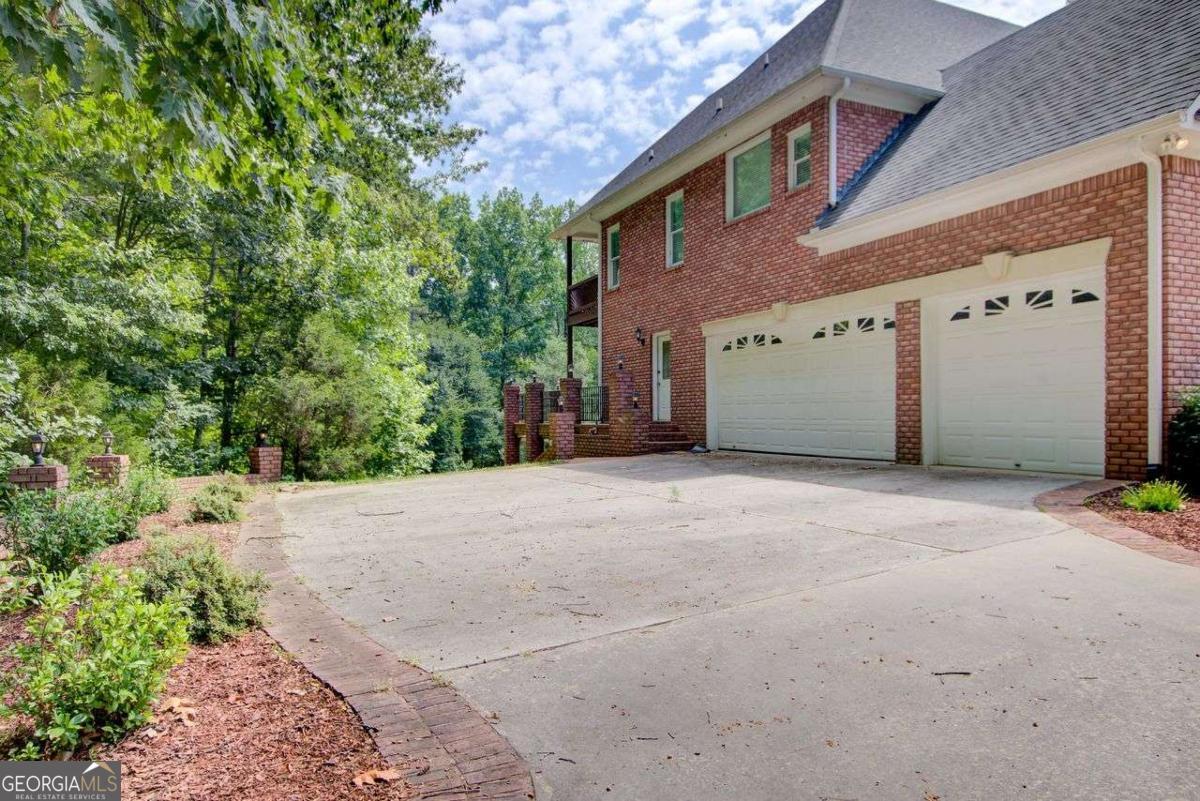 1350 Whitley Road