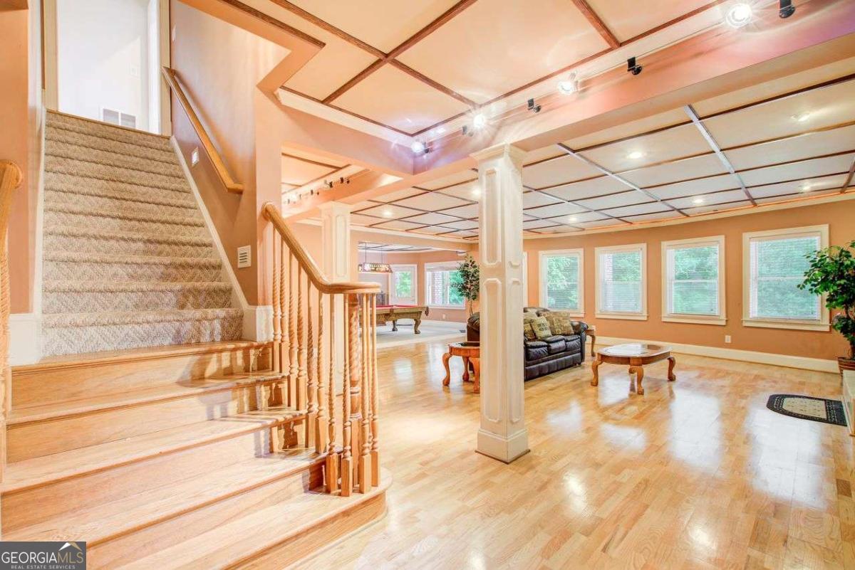 1350 Whitley Road