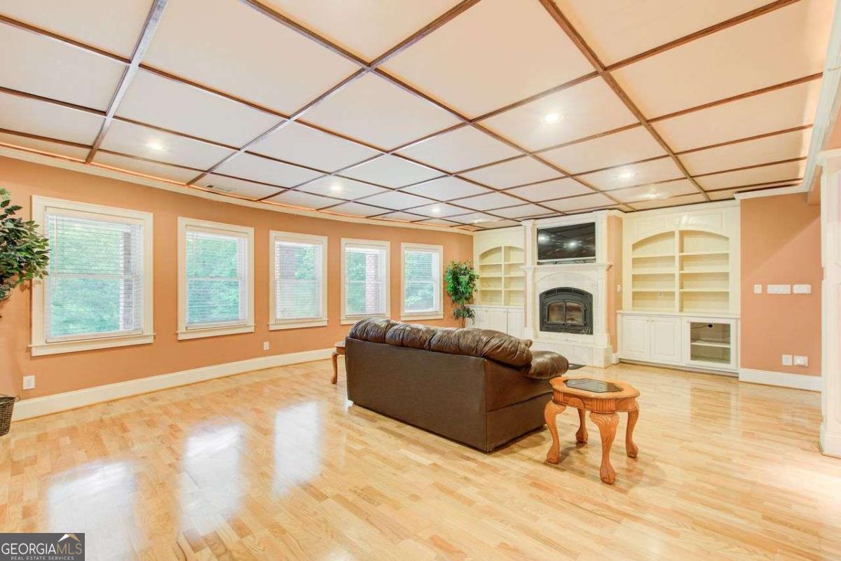 1350 Whitley Road