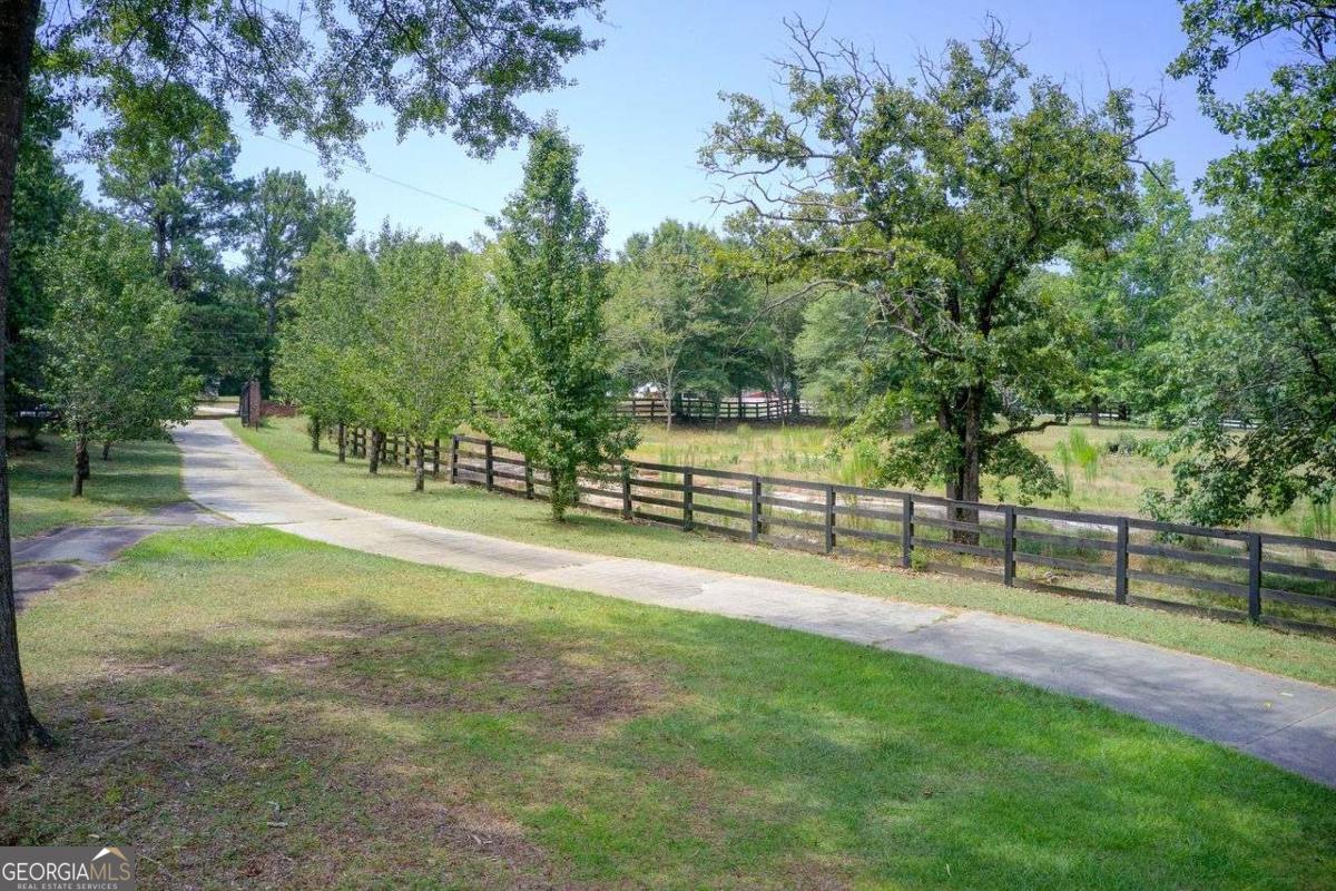 1350 Whitley Road