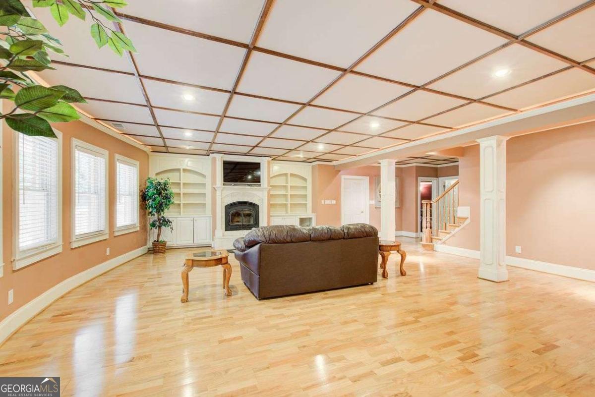 1350 Whitley Road