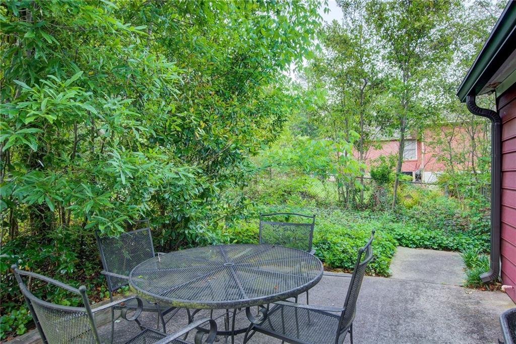 5845 Lakeshore Drive
