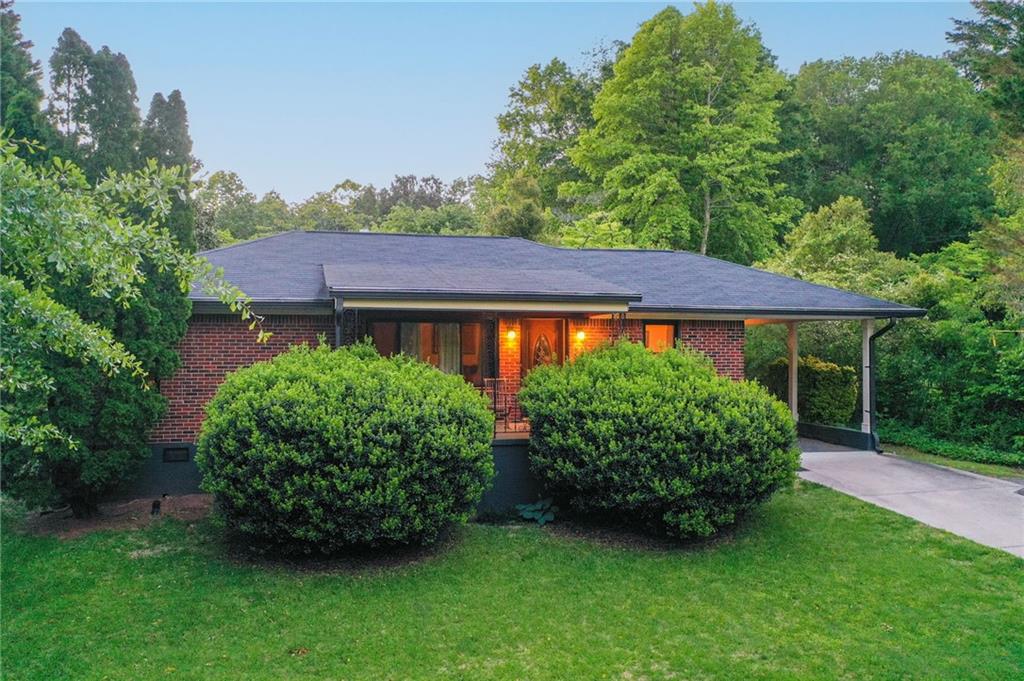 5845 Lakeshore Drive
