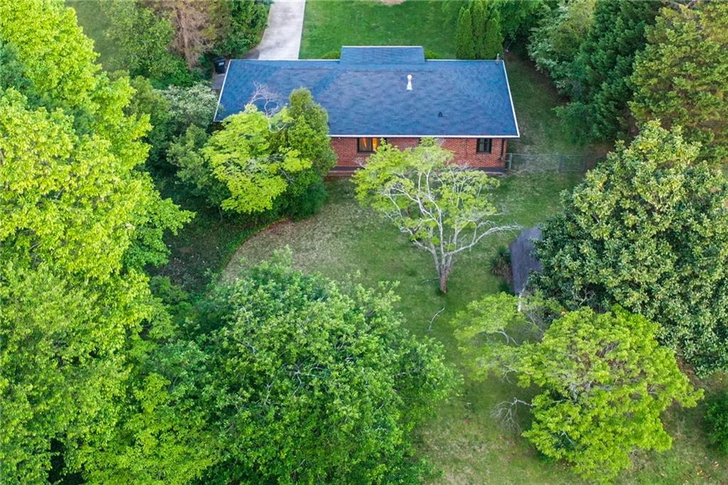 5845 Lakeshore Drive