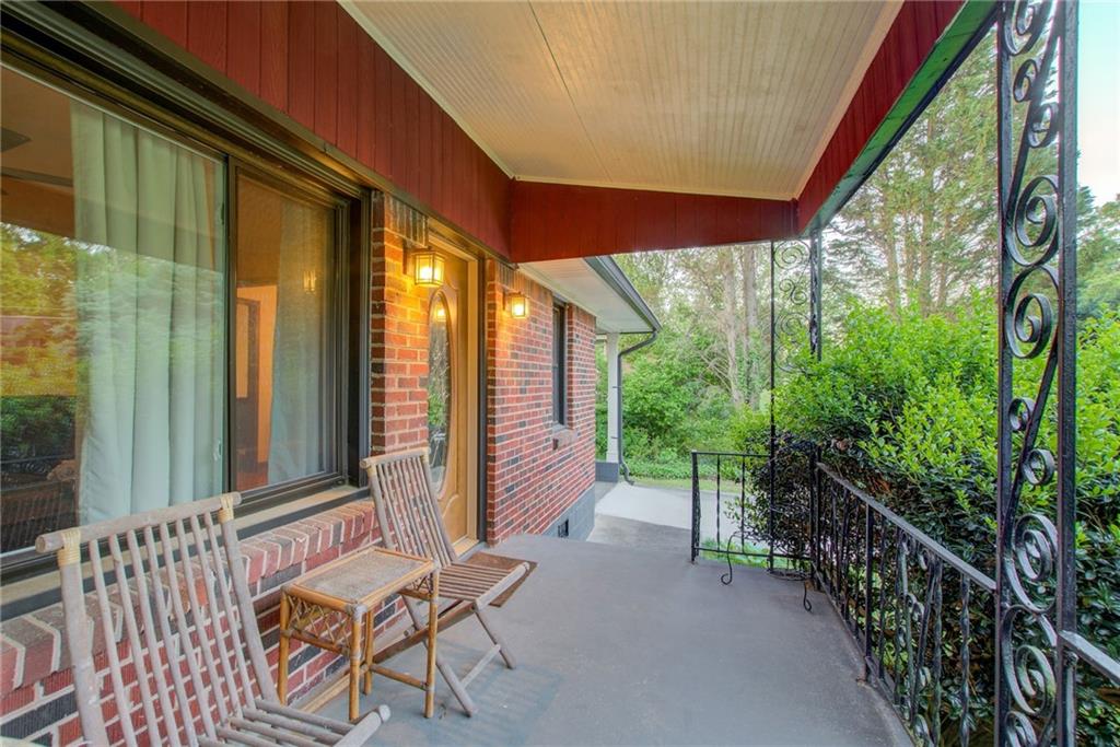 5845 Lakeshore Drive