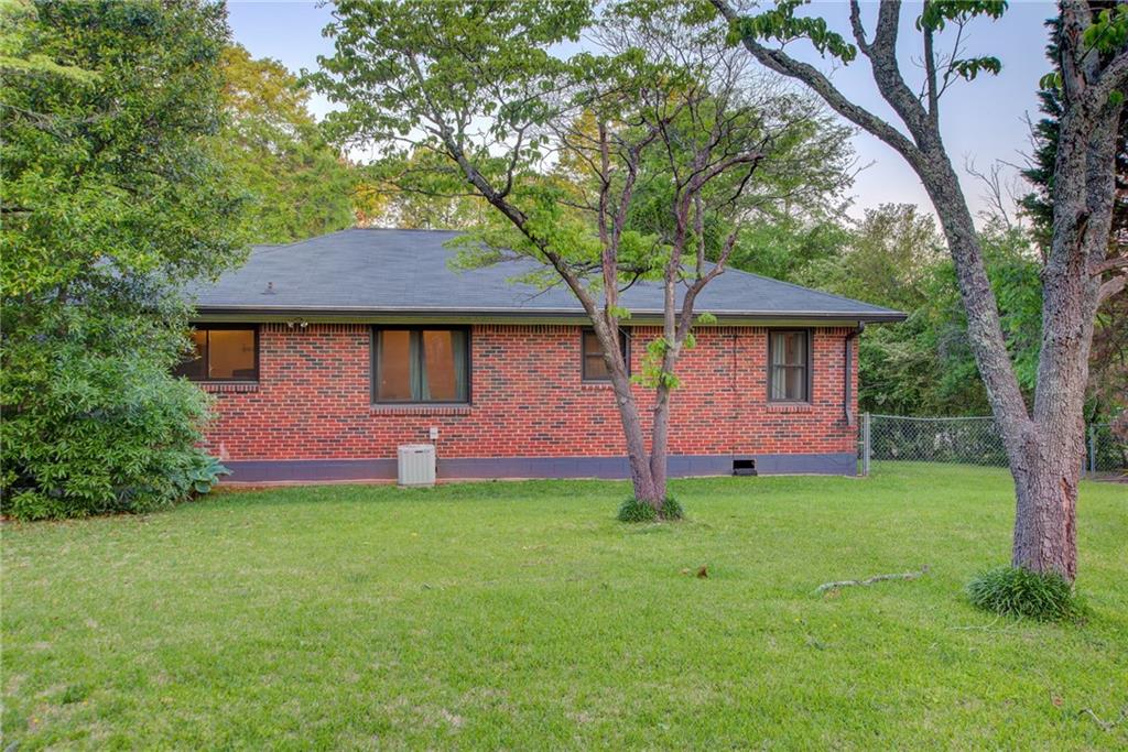 5845 Lakeshore Drive