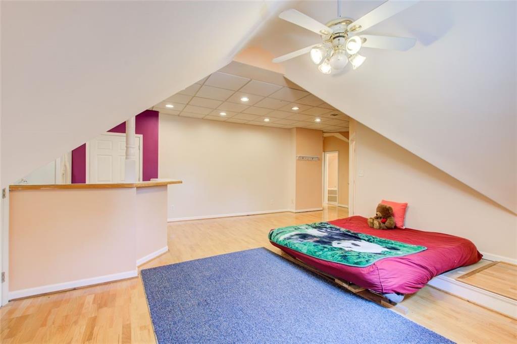 1350 Whitley Road
