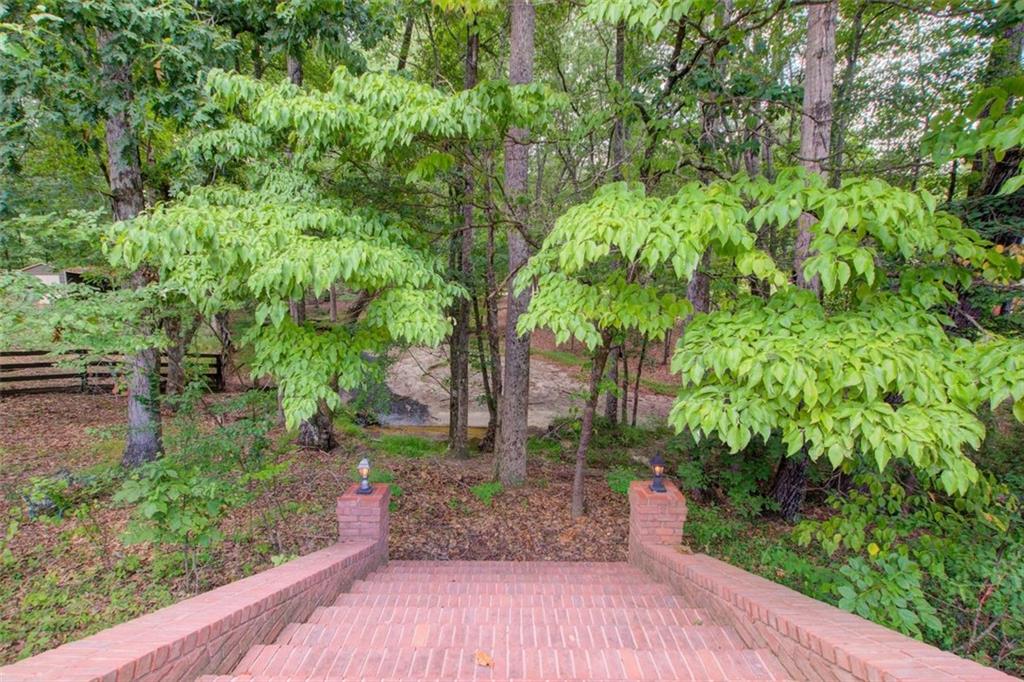 1350 Whitley Road