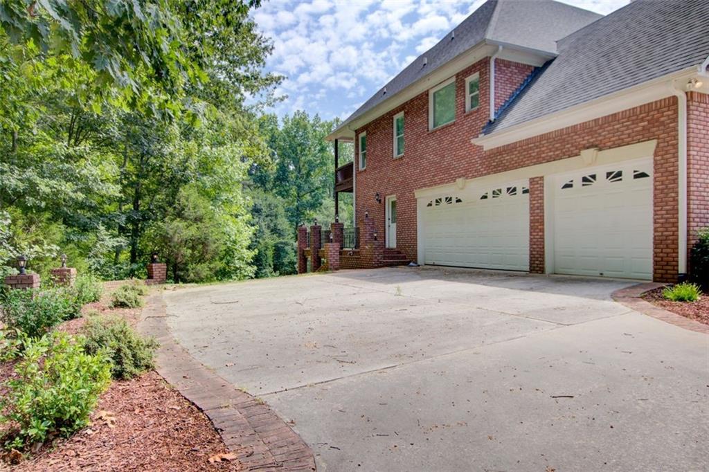 1350 Whitley Road