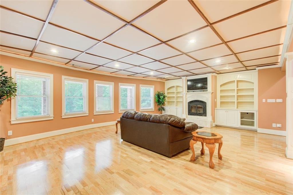 1350 Whitley Road