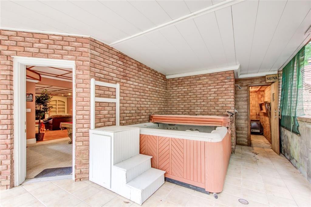1350 Whitley Road