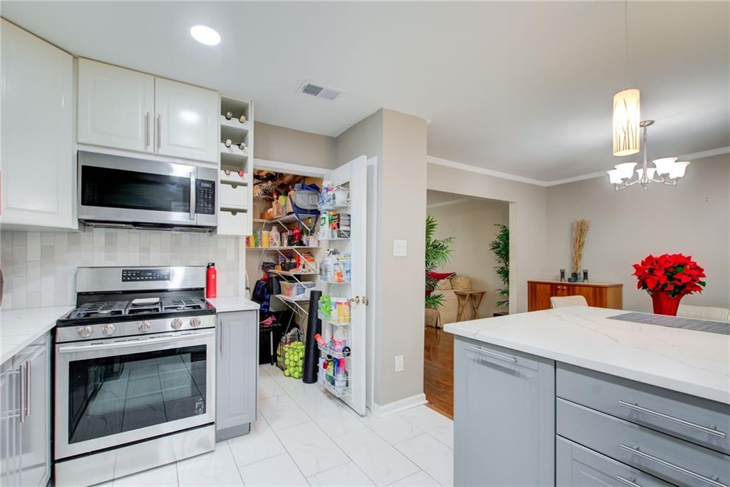 10 Market Square Place NW